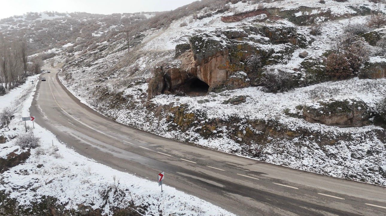 Yolcuların dinlendiği Kara Mağara’nın ismi değişse de izleri kaldı
