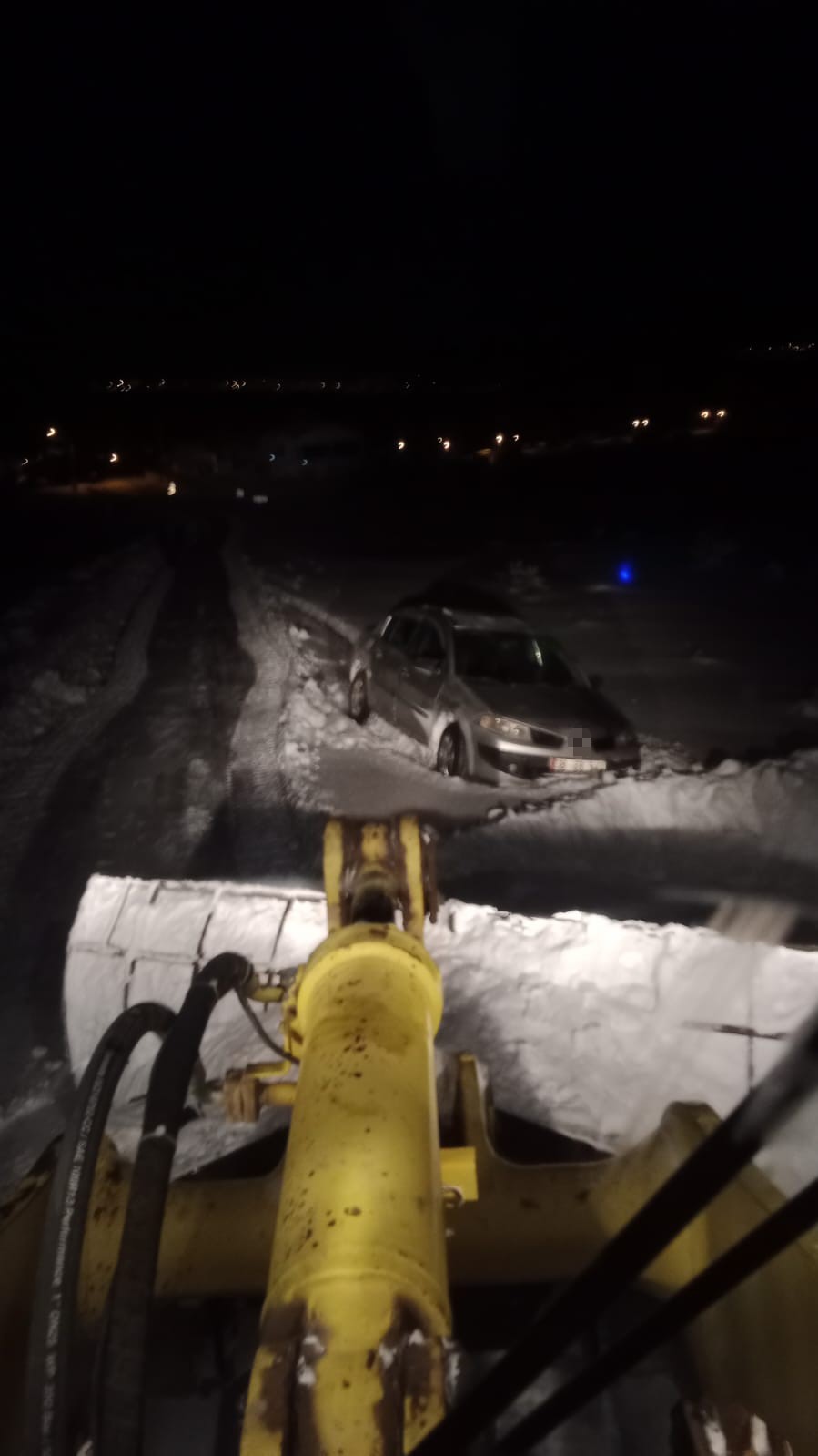 Yolda kalan sürücülerin imdadına karla mücadele ekipleri yetişti
