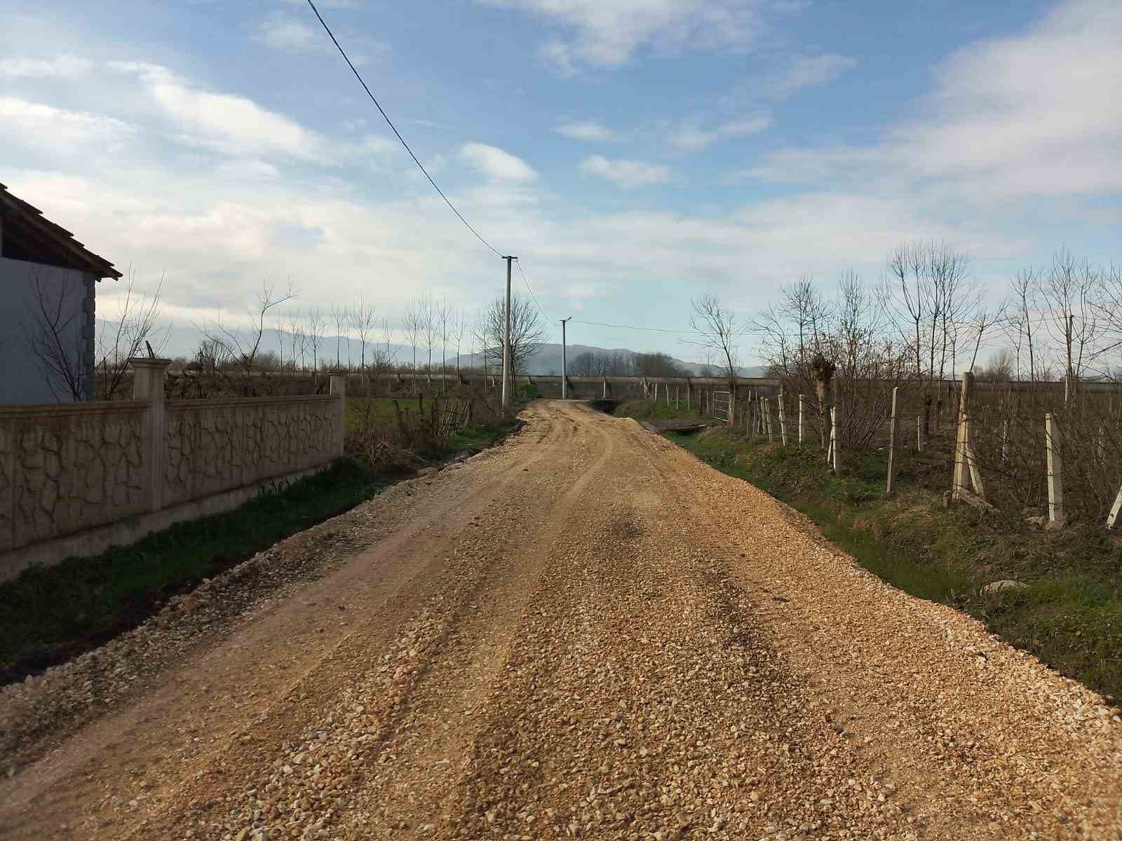 Yollarda çalışmalar sürüyor
