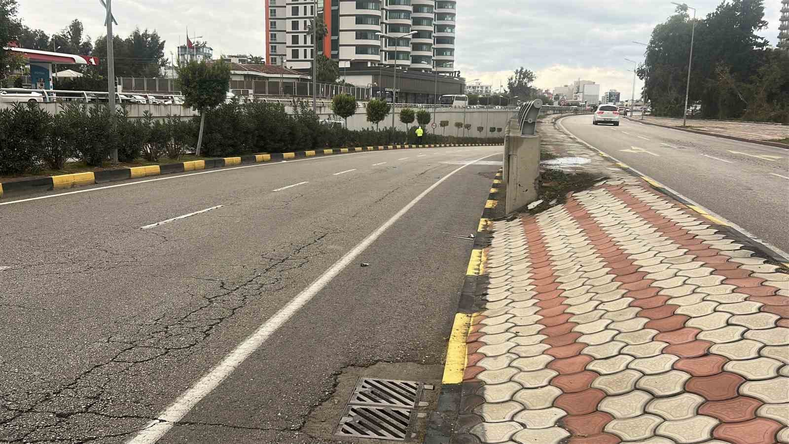 Yolun karşısına geçerken otomobilin çarptığı adam öldü
