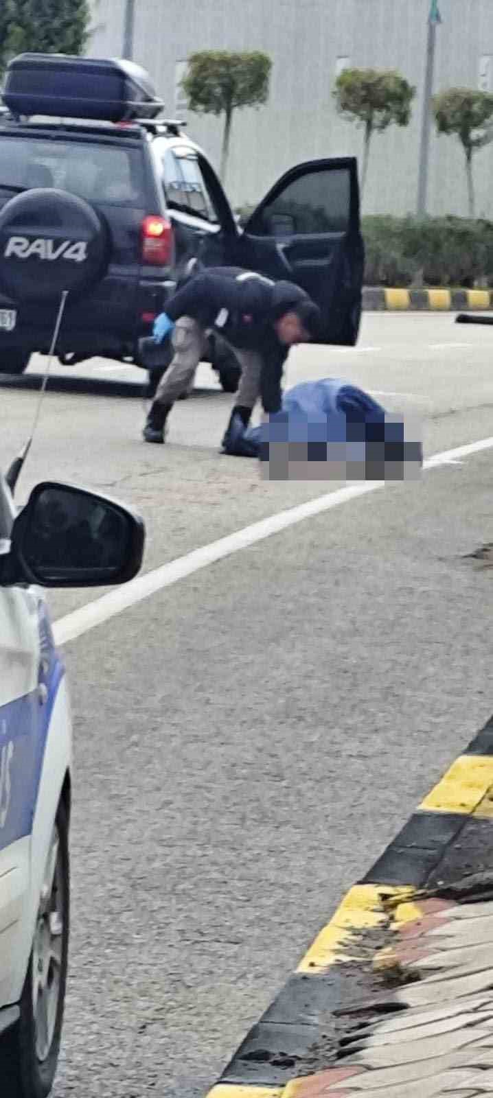 Yolun karşısına geçerken otomobilin çarptığı adam öldü
