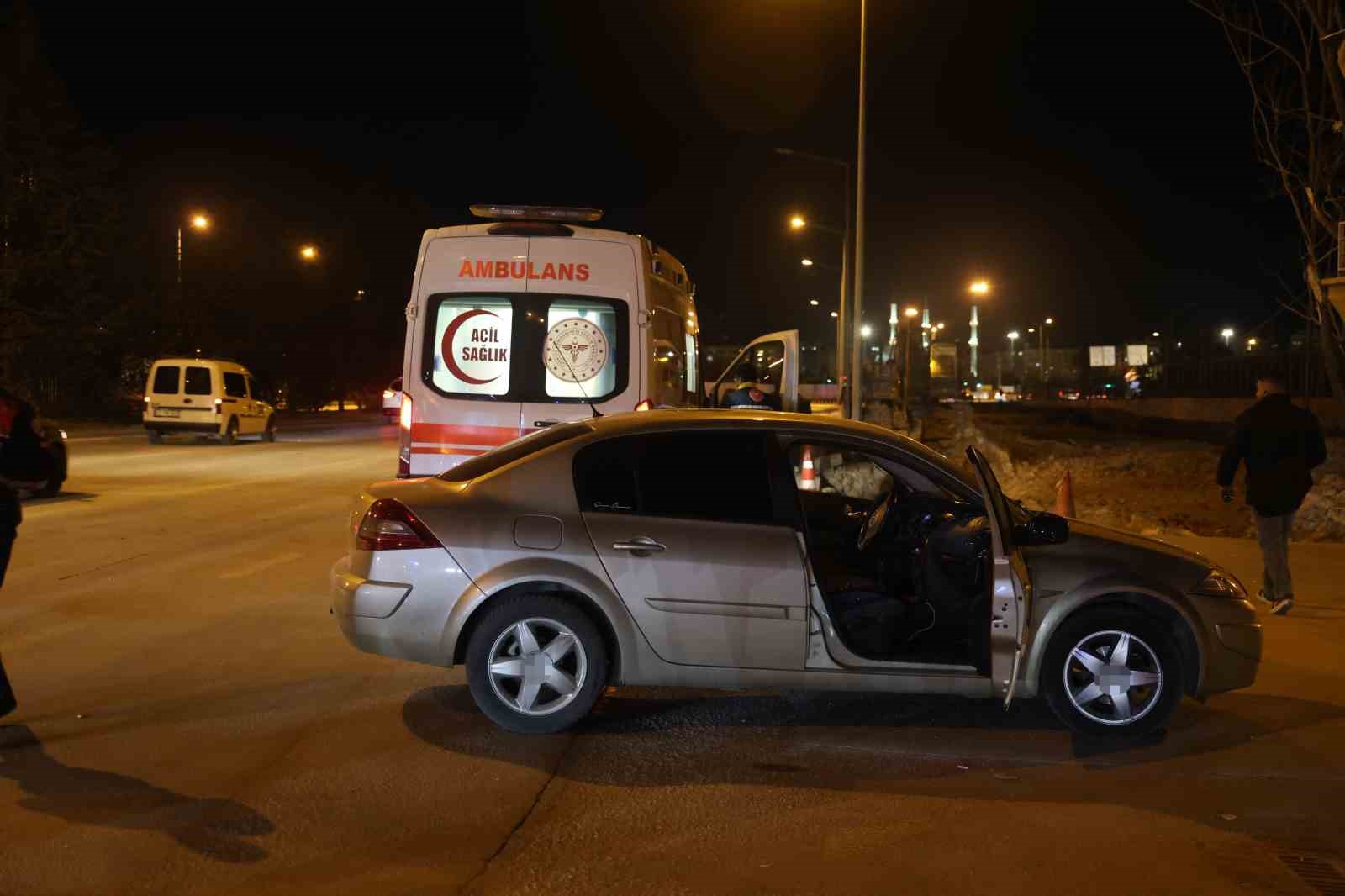 Yolun karşısına geçerken otomobilin çarptığı yaya yaralandı
