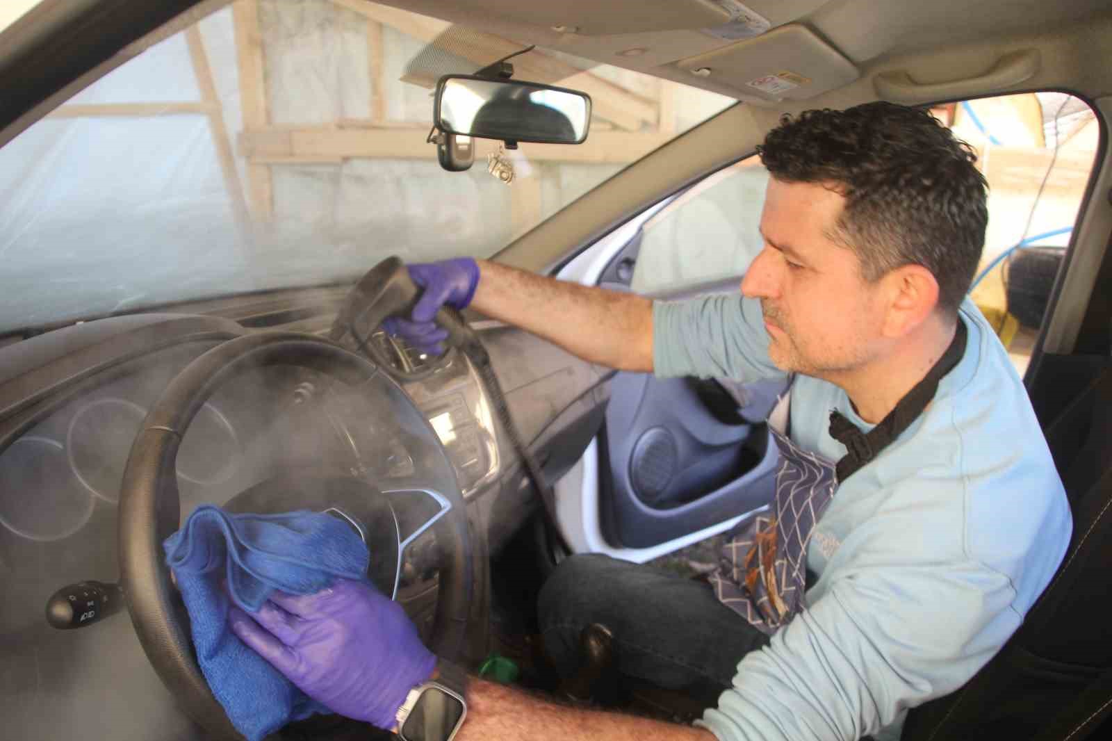 Yöneticiliği bıraktı, küresel ısınmaya karşı ’mobil ve susuz’ araç yıkama başlattı
