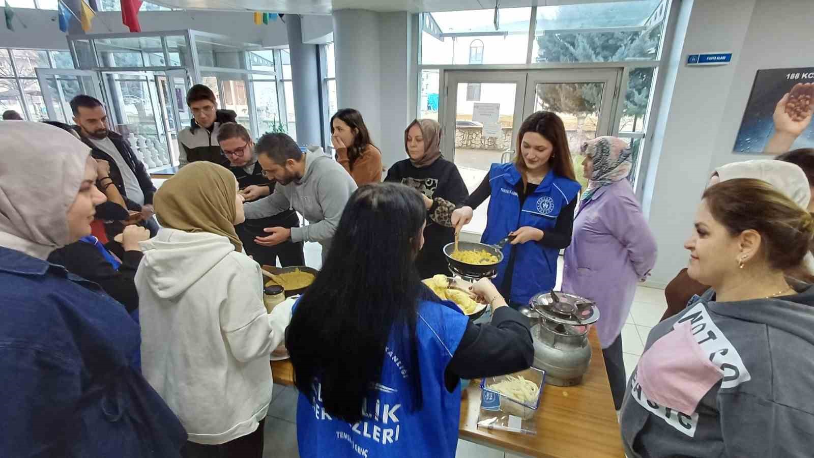 Yöresel lezzetler atölyesinde kuymak keyfi
