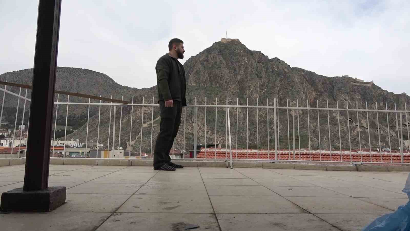 Youtuber gençten çatı katından sanal F-16 eğitimi
