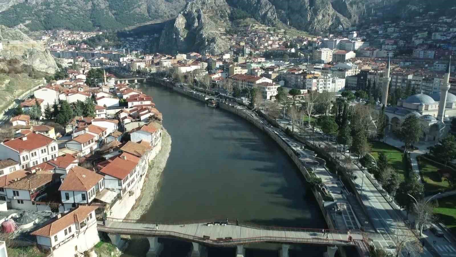 Youtuber gençten çatı katından sanal F-16 eğitimi
