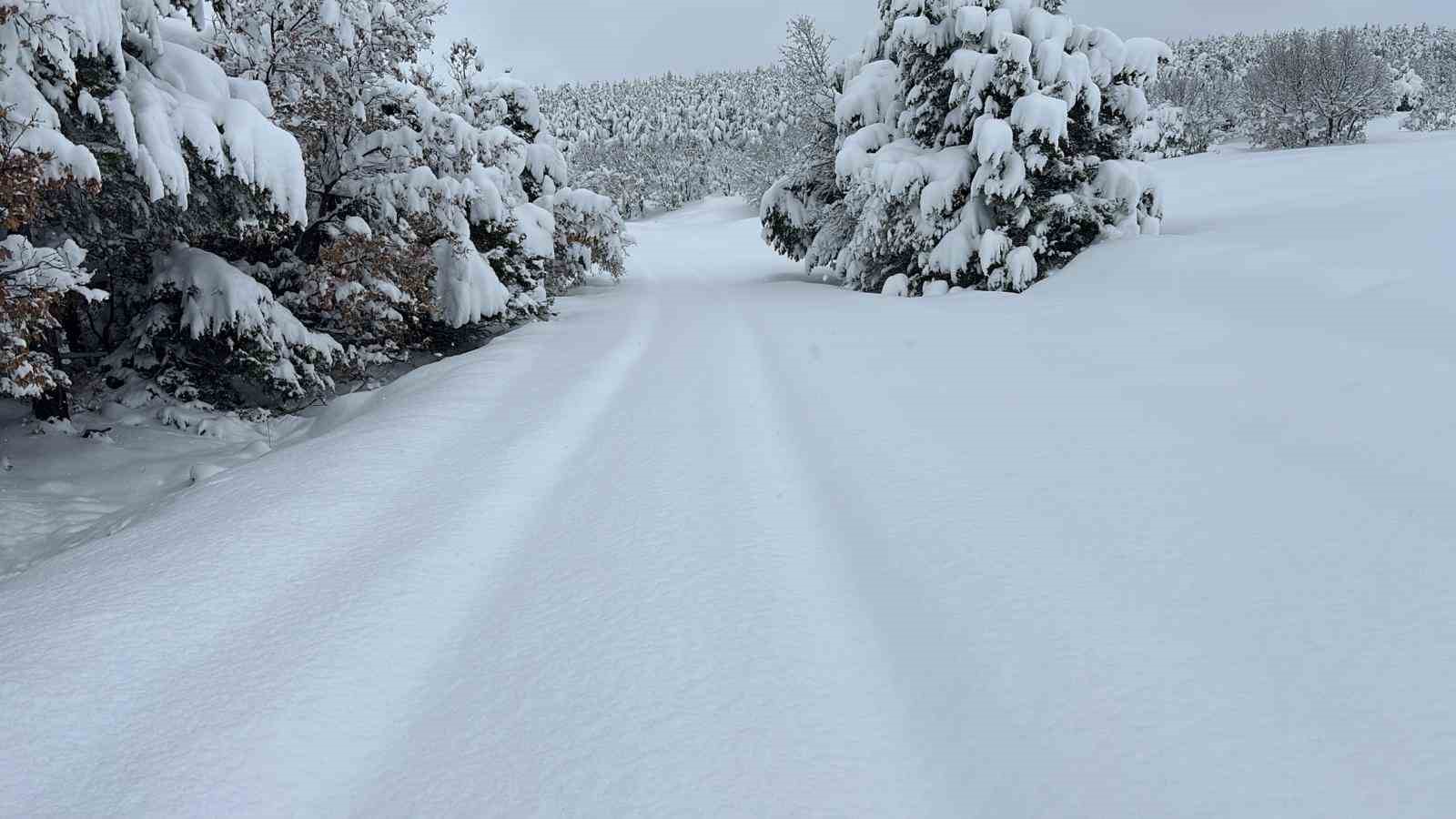Yozgat Özel İdare ekipleri karla mücadeleyi sürdürüyor
