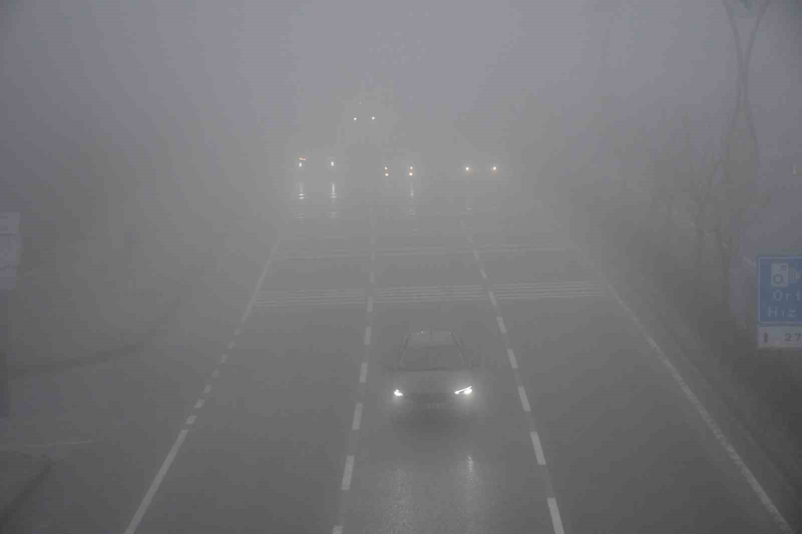 Yozgat sis altında kayboldu, görüş mesafesi 10 metreye kadar düştü
