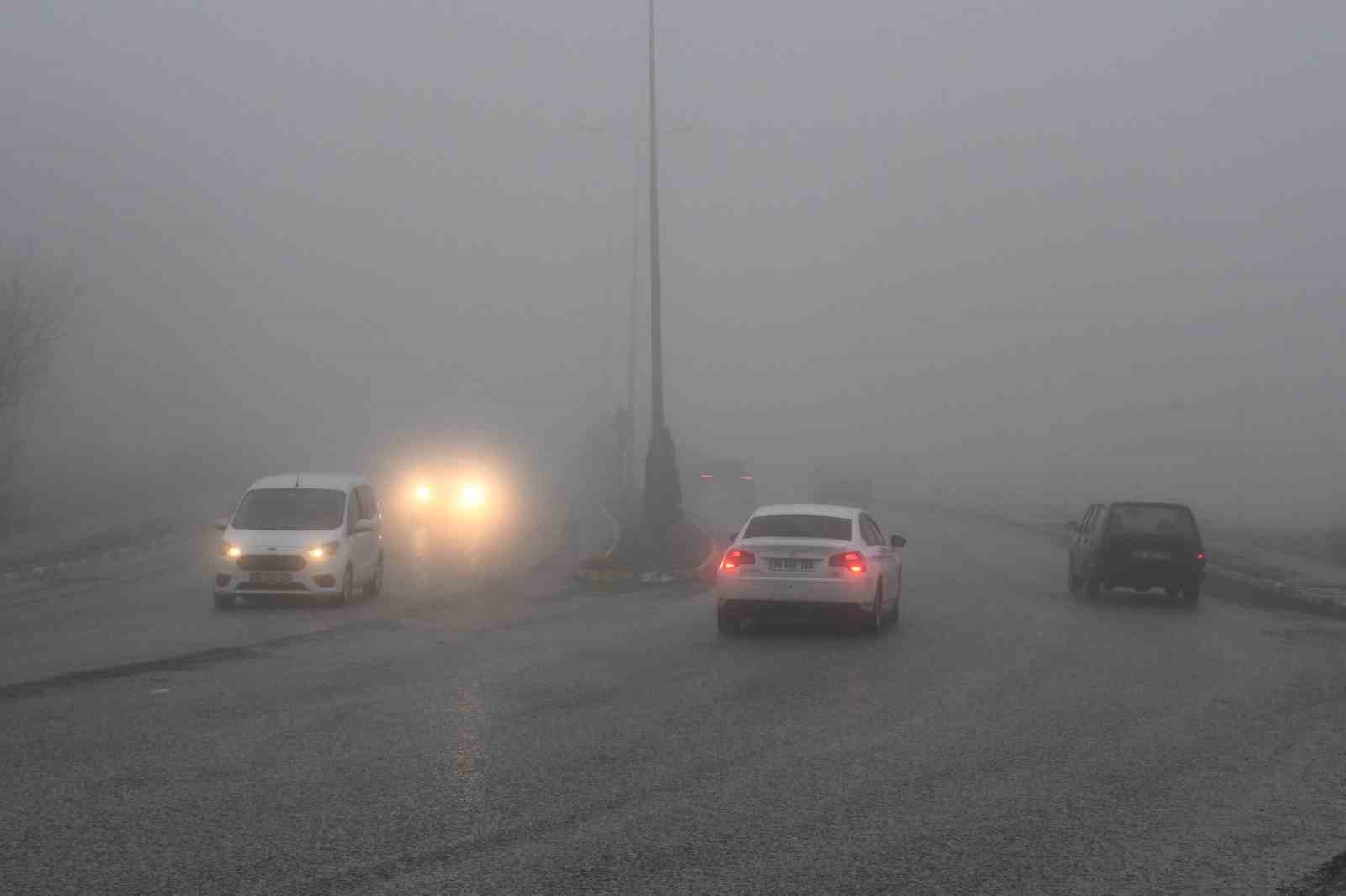 Yozgat sis altında kayboldu, görüş mesafesi 10 metreye kadar düştü
