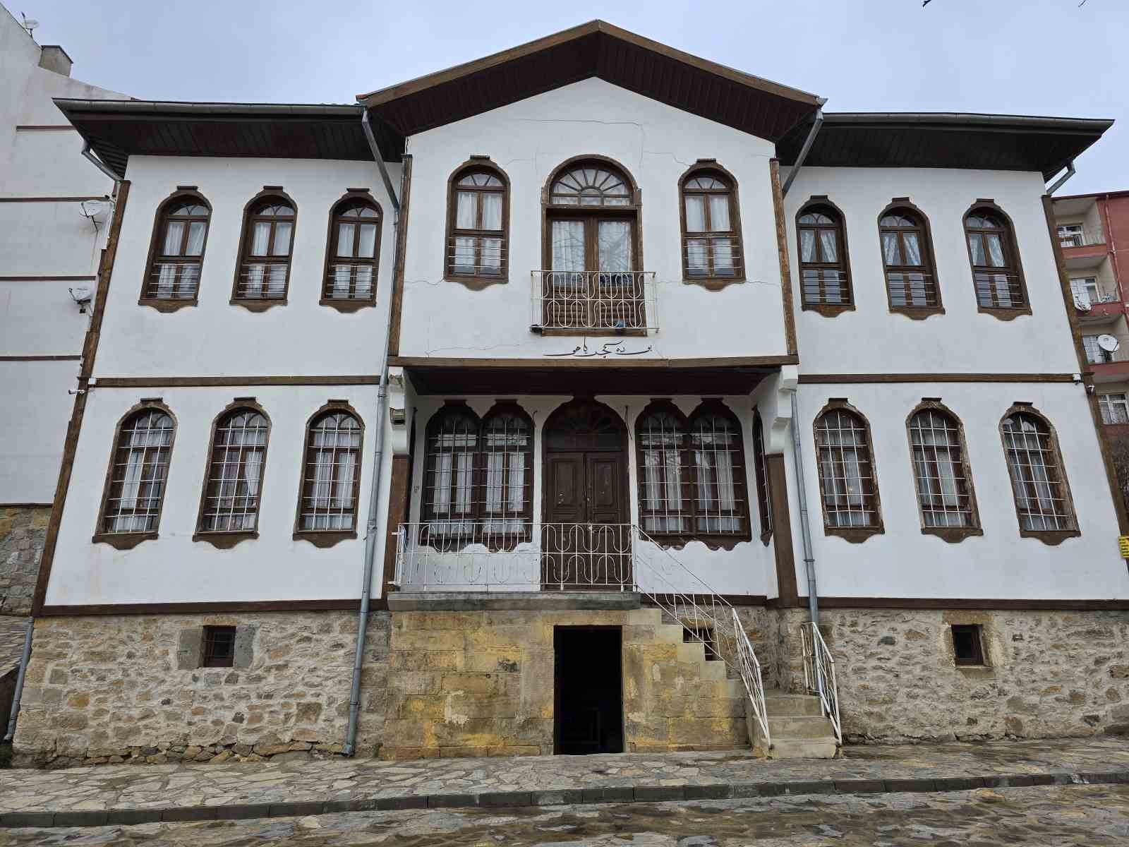 Yozgatlı Divan Şairi Mehmet Said Fenni Efendi Hat Müzesi, Cevizli Konak’ta açılıyor
Yozgatlı Divan Şairi Mehmet Said Fenni Efendi Hat Müzesi, Cevizli Konak’ta açılıyor