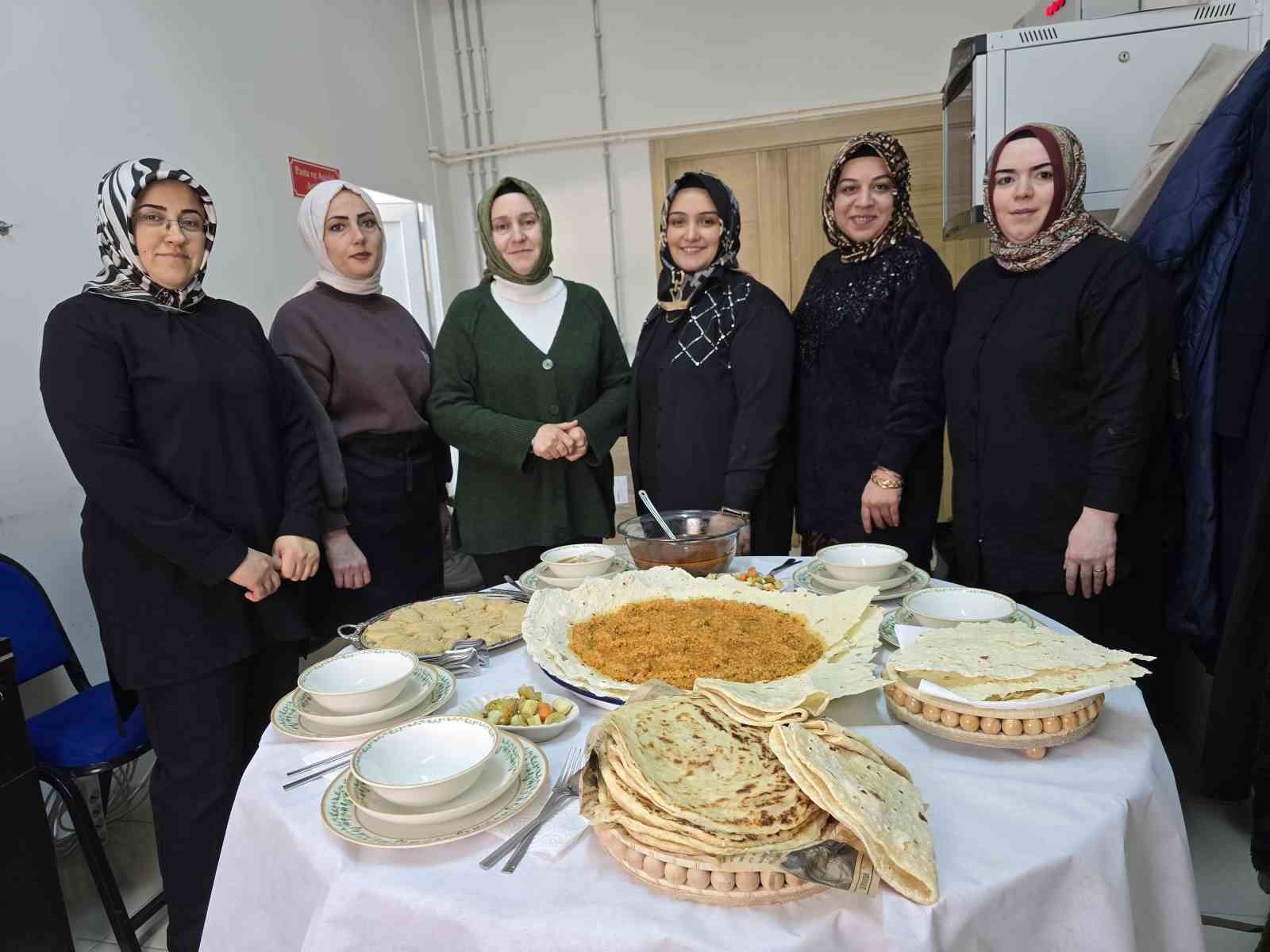 Yozgatlı kadınlar aldıkları eğitimle sofraları donatıyor
Yozgatlı kadınlar aldıkları eğitimle sofraları donatıyor