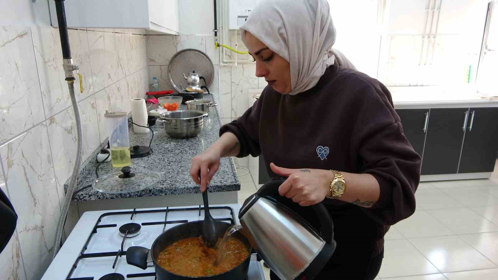 Yozgatlı kadınlar aldıkları eğitimle sofraları donatıyor
Yozgatlı kadınlar aldıkları eğitimle sofraları donatıyor