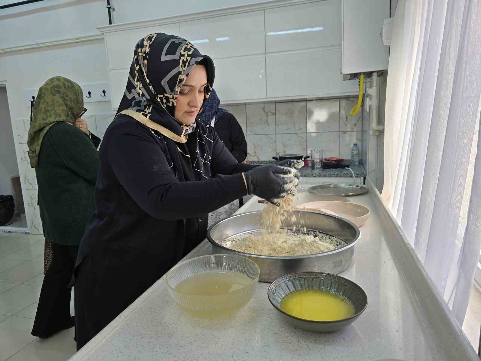 Yozgatlı kadınlar aldıkları eğitimle sofraları donatıyor
Yozgatlı kadınlar aldıkları eğitimle sofraları donatıyor