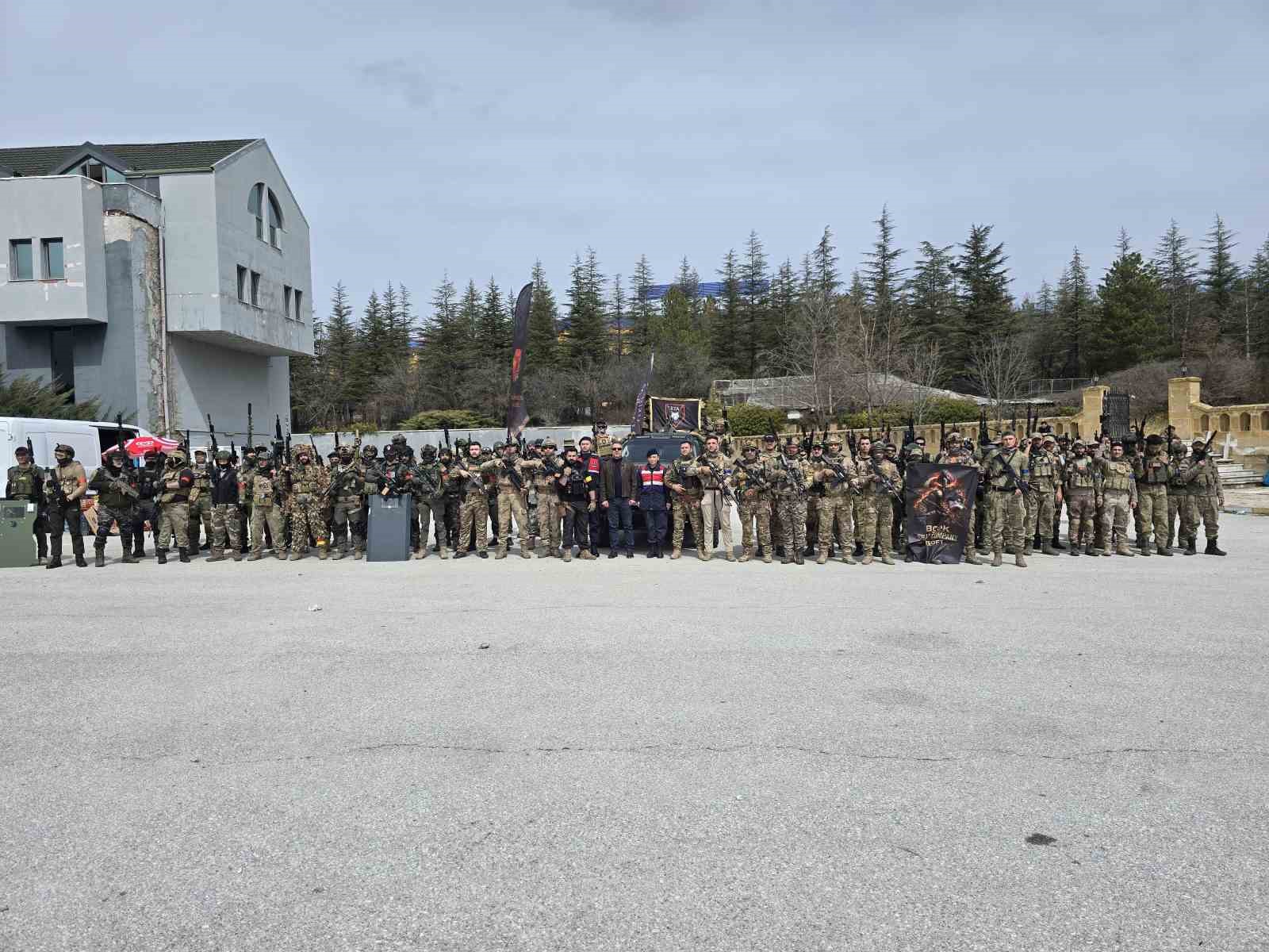 Yozgat’ta 120’den fazla oyuncunun katıldığı airsoft takımları savaş senaryolu etkinlikte buluştu
