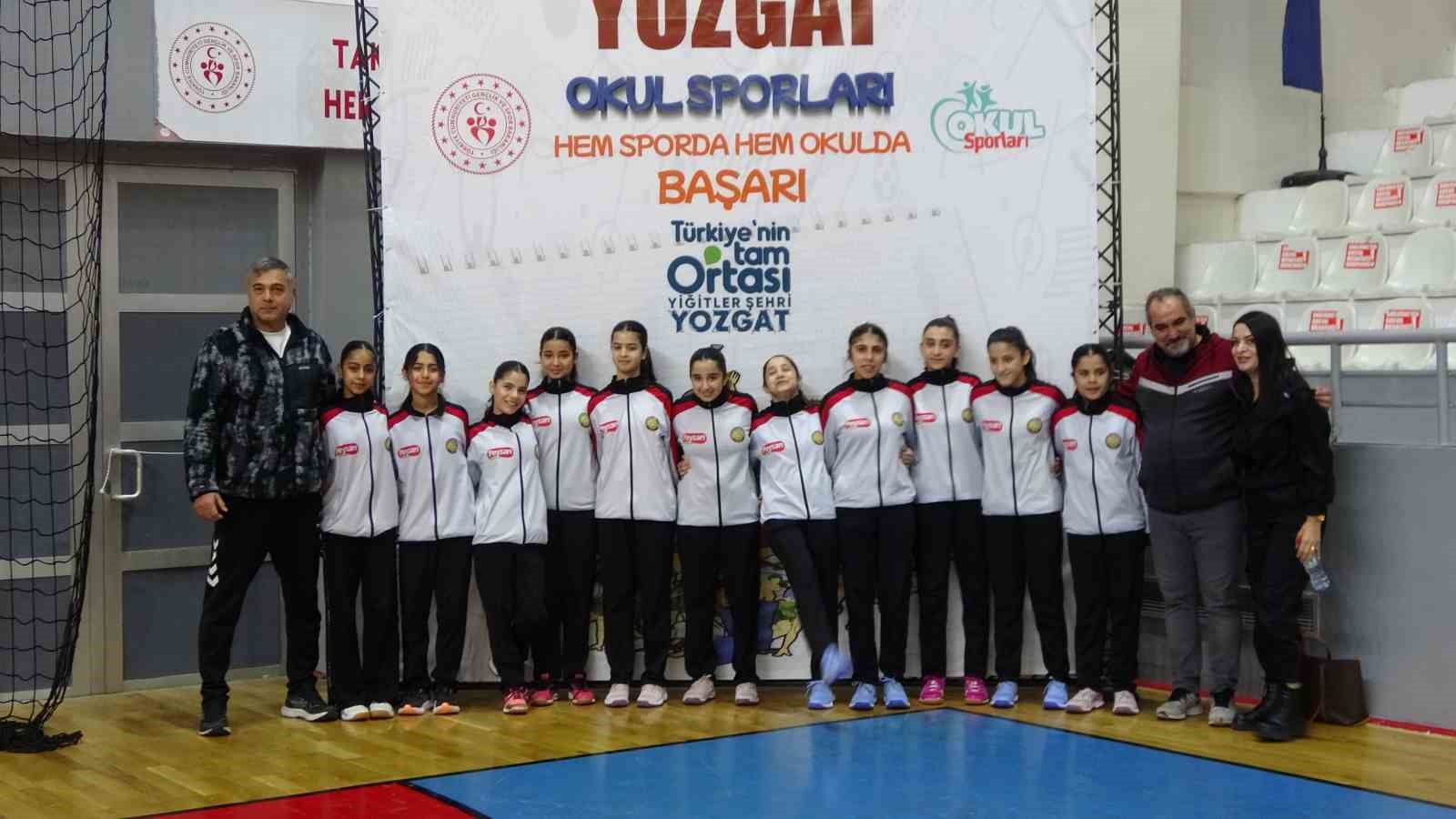 Yozgat’ta 15 ilden 224 sporcunun katılımıyla voleybol müsabakaları başladı
