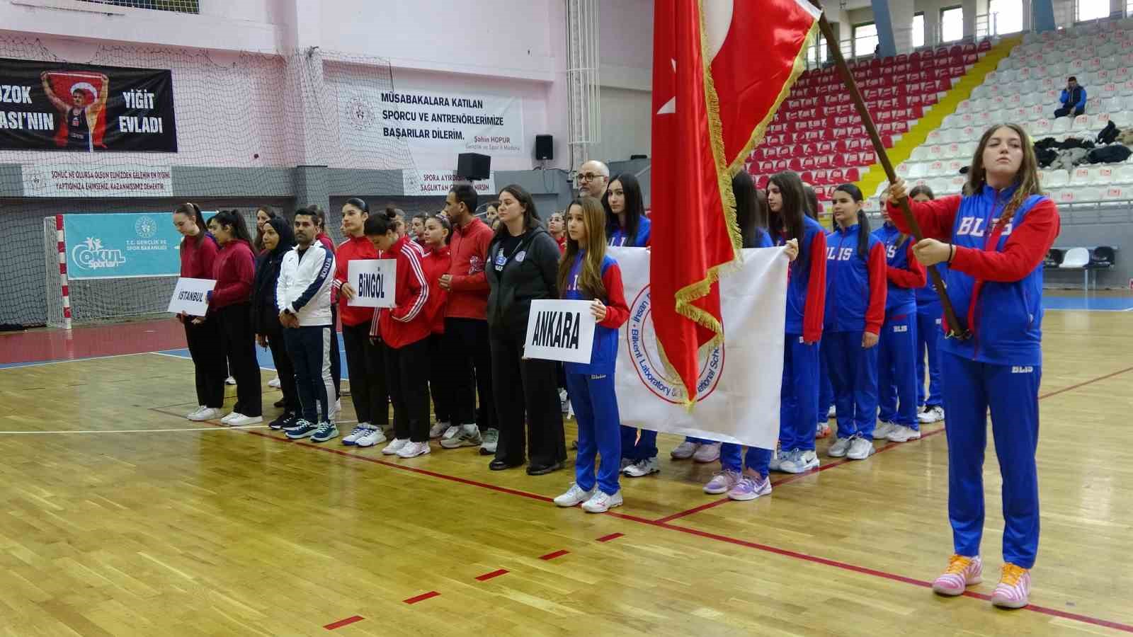 Yozgat’ta 15 ilden 224 sporcunun katılımıyla voleybol müsabakaları başladı

