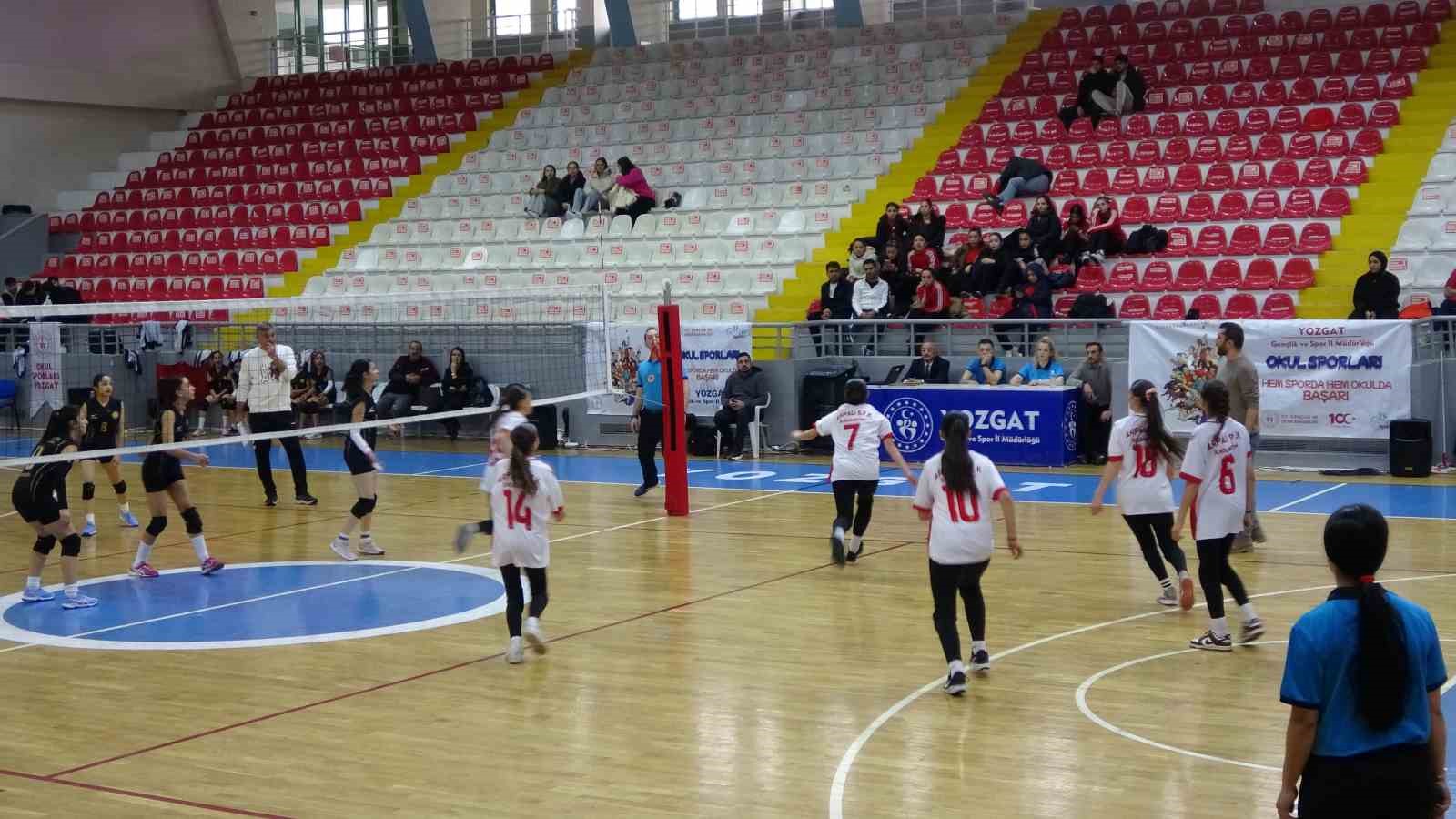 Yozgat’ta 15 ilden 224 sporcunun katılımıyla voleybol müsabakaları başladı
