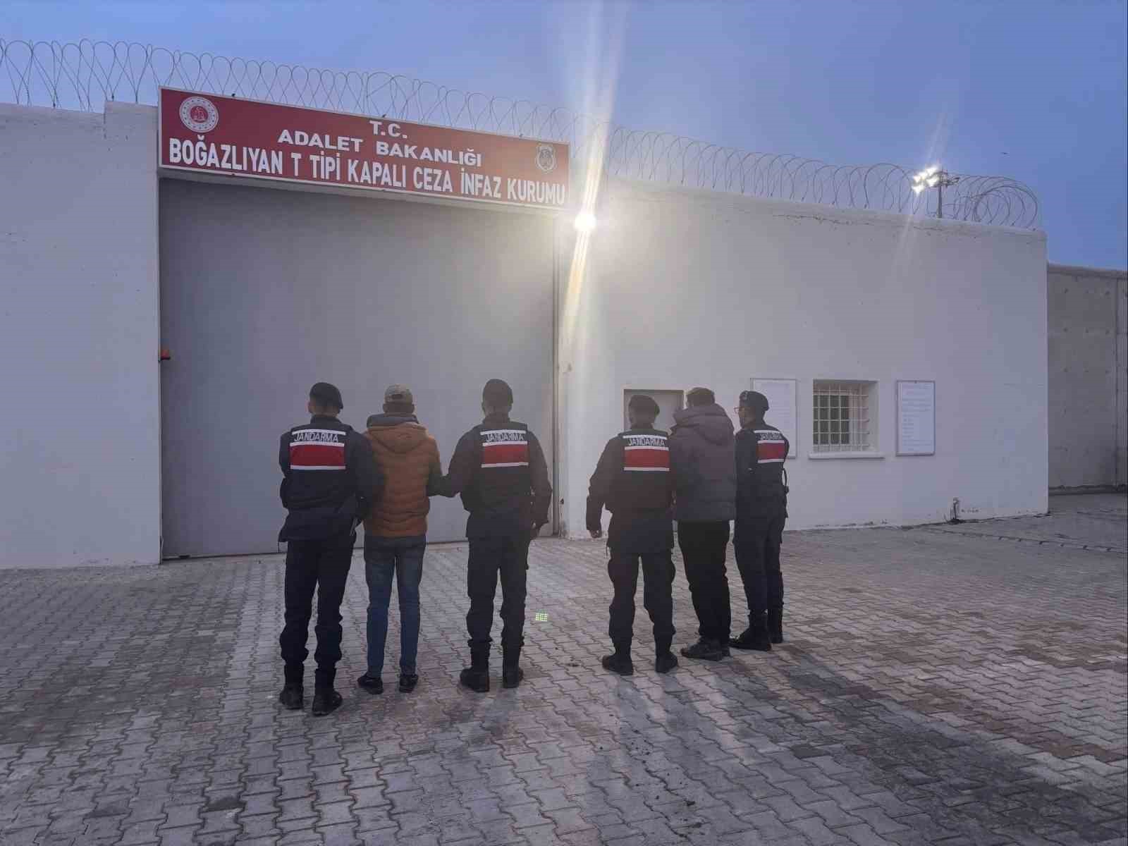 Yozgat’ta araçta uyuşturucuyla yakalanan 2 şüpheli tutuklandı
