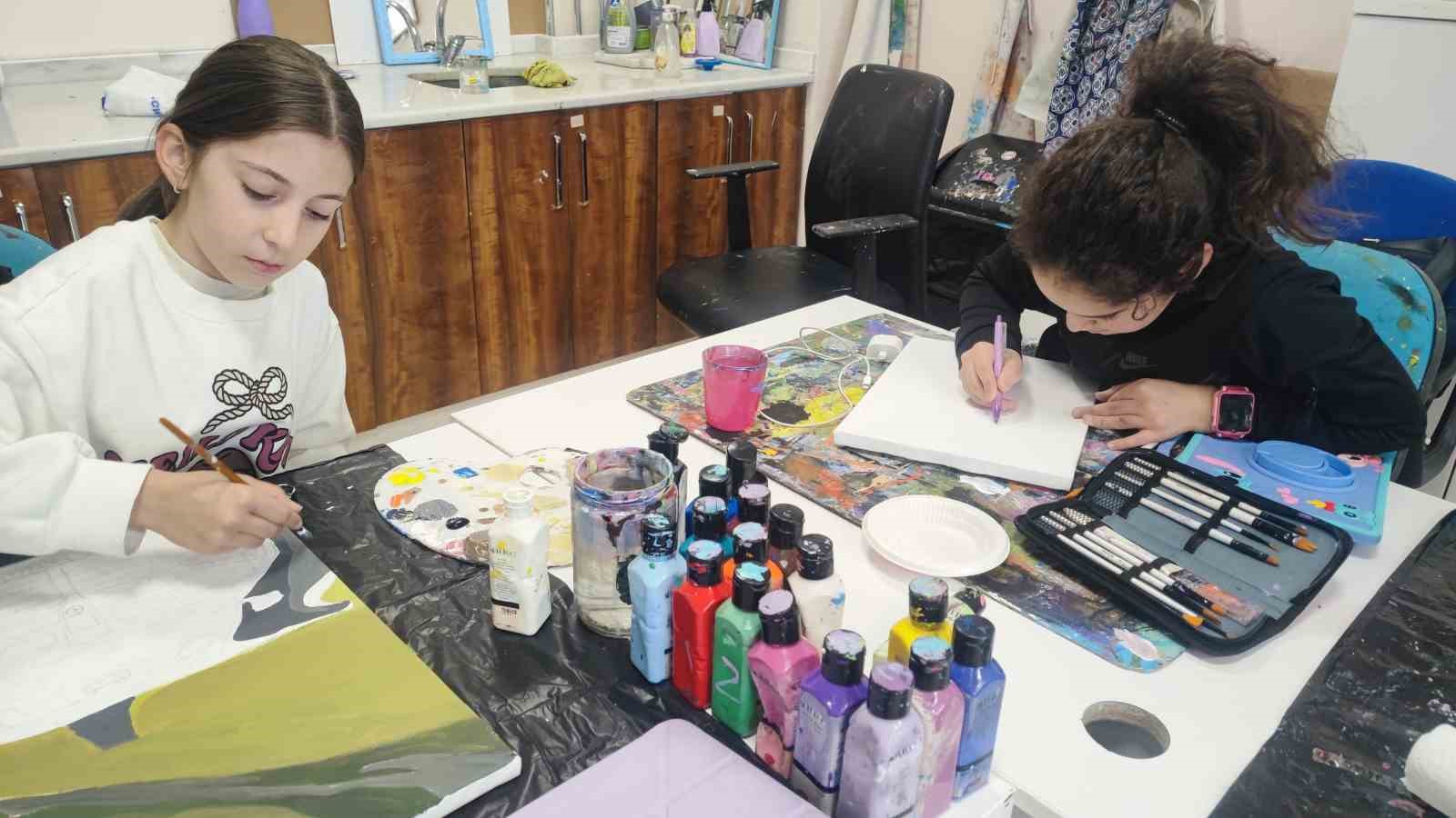 Yozgat’ta gençler sanata ve üretime yönlendiriliyor
Yozgat’ta gençler sanata ve üretime yönlendiriliyor