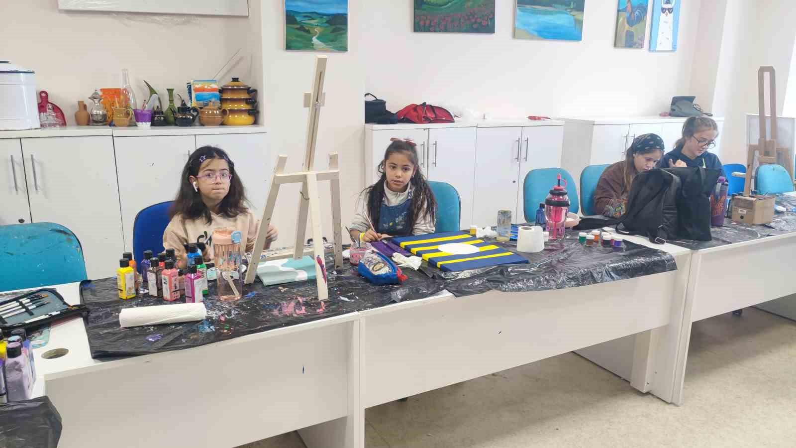 Yozgat’ta gençler sanata ve üretime yönlendiriliyor
Yozgat’ta gençler sanata ve üretime yönlendiriliyor