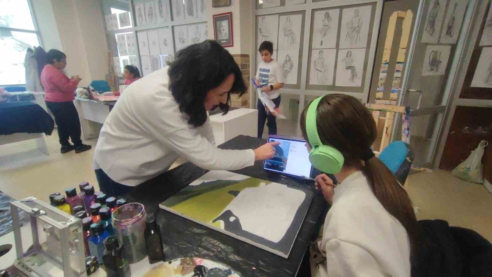 Yozgat’ta gençler sanata ve üretime yönlendiriliyor
Yozgat’ta gençler sanata ve üretime yönlendiriliyor