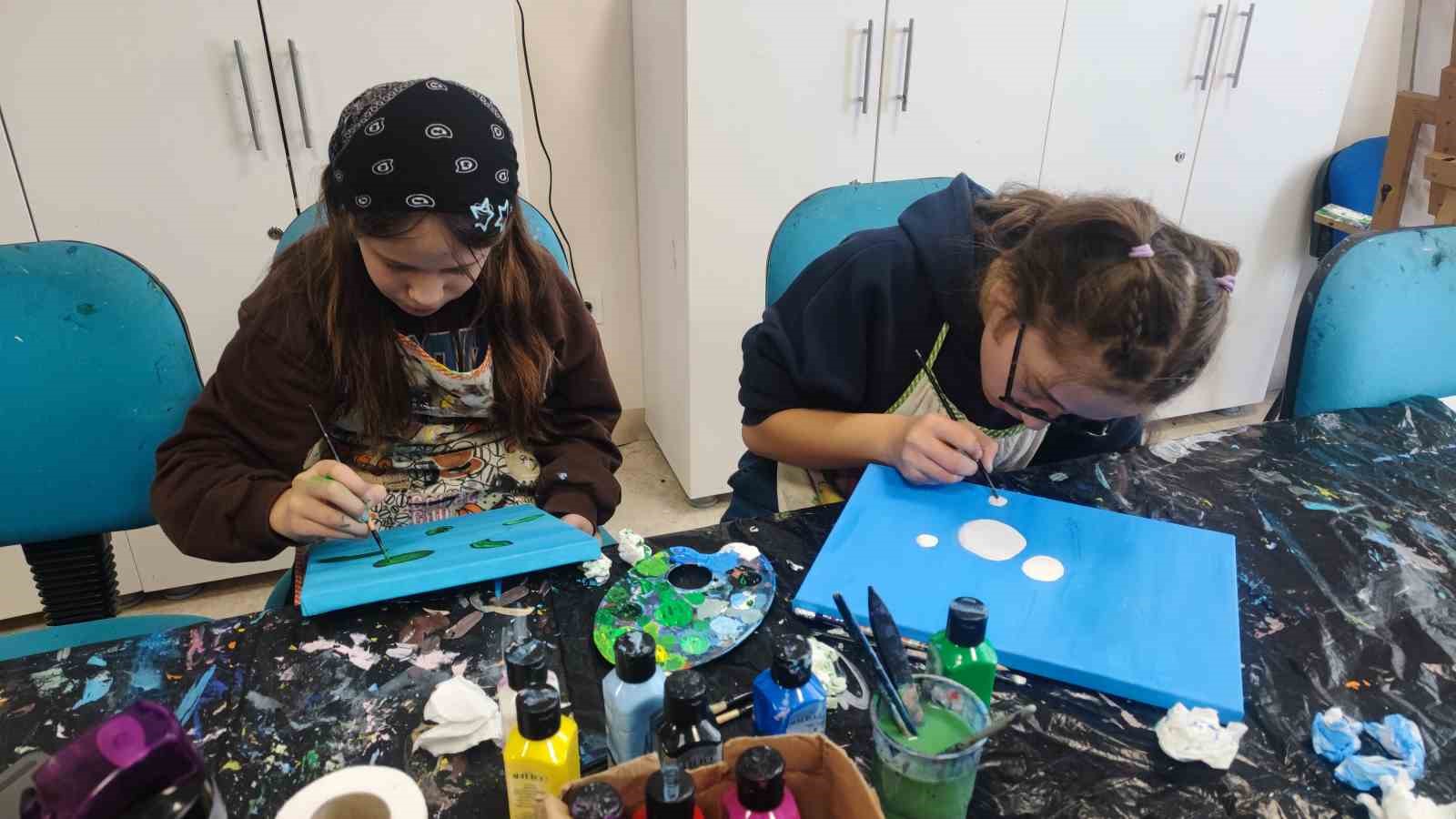 Yozgat’ta gençler sanata ve üretime yönlendiriliyor
Yozgat’ta gençler sanata ve üretime yönlendiriliyor