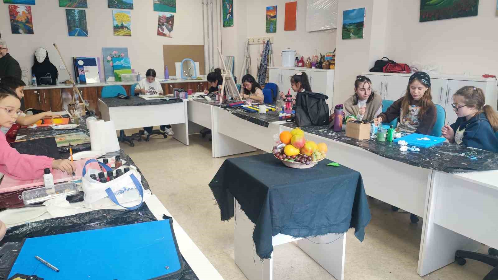 Yozgat’ta gençler sanata ve üretime yönlendiriliyor
Yozgat’ta gençler sanata ve üretime yönlendiriliyor