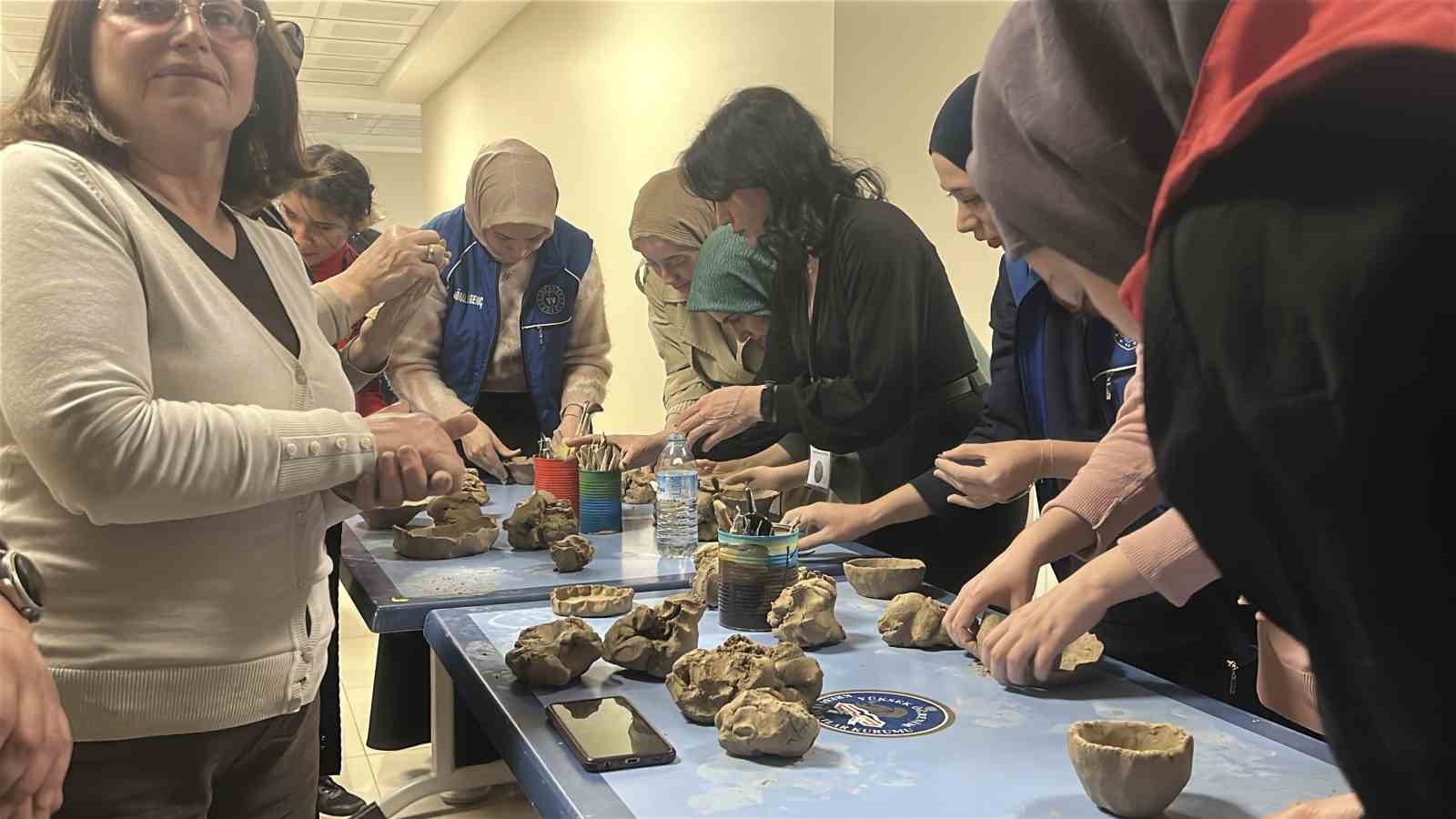 Yozgat’ta Hitit mirası ve endemik bitkiler sanatla buluştu
Yozgat’ta Hitit mirası ve endemik bitkiler sanatla buluştu