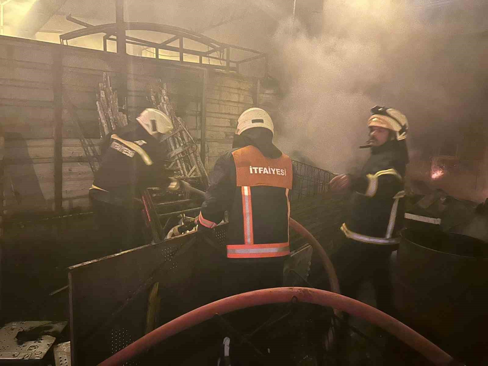 Yozgat’ta hurdacıda çıkan yangın söndürüldü
