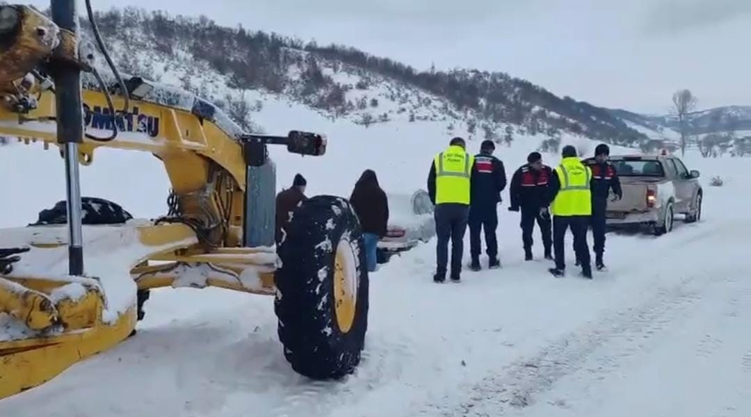 Yozgat’ta karla mücadele aralıksız sürüyor
