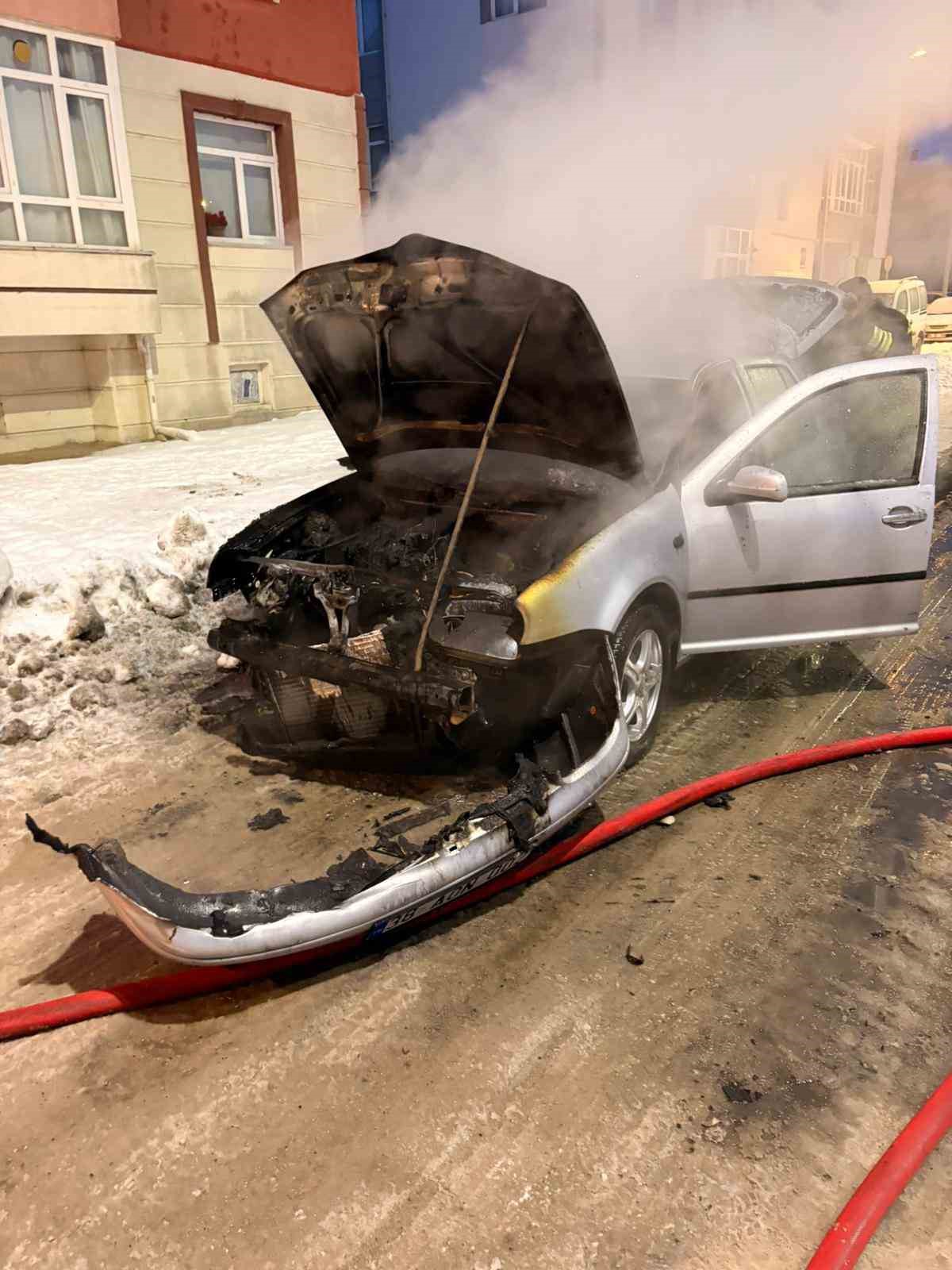 Yozgat’ta otomobil alev alev yandı
