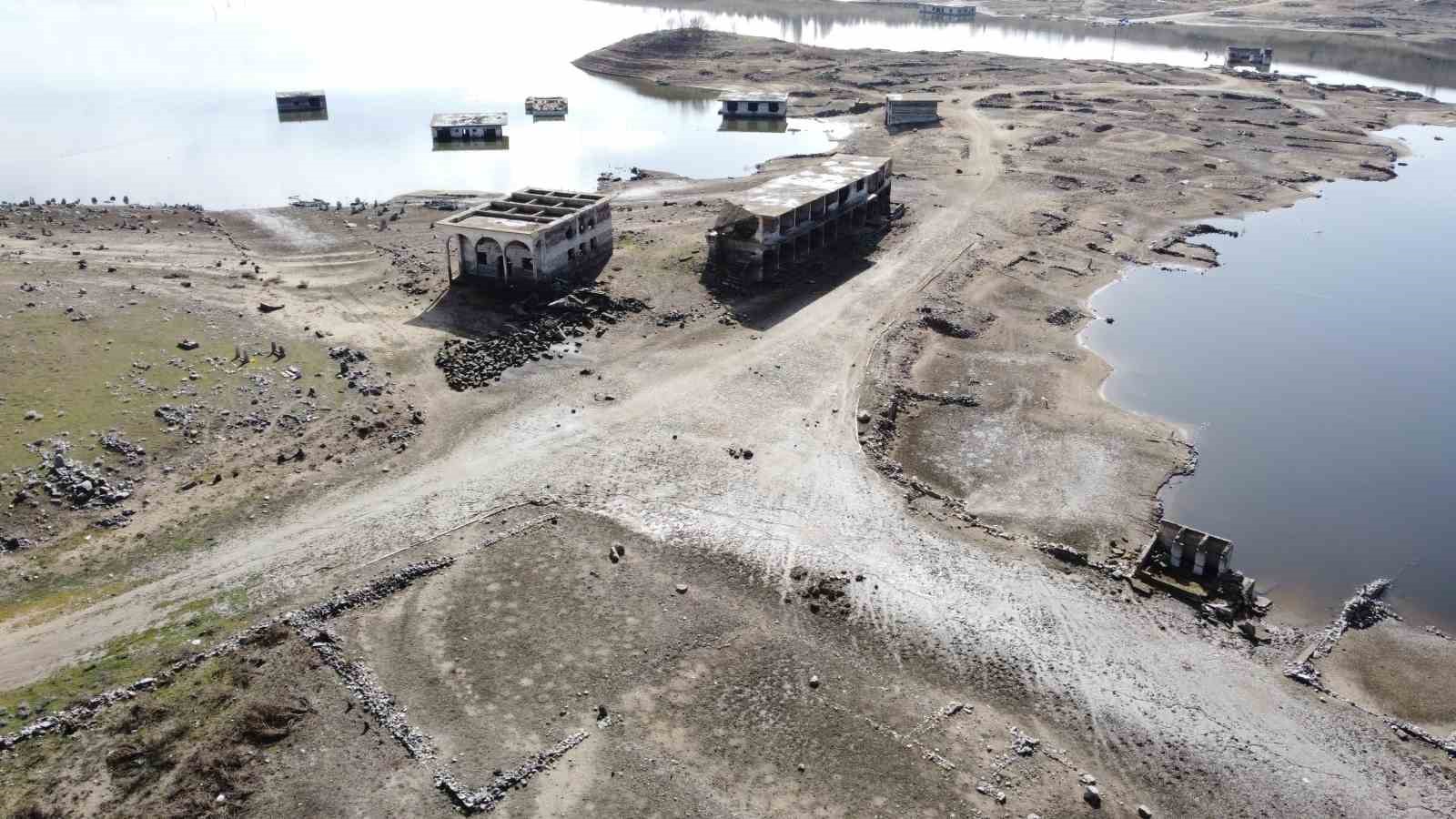 Yozgat’taki Gelingüllü Barajı güldürdü, su seviyesi her gün artıyor
Yozgat’taki Gelingüllü Barajı güldürdü, su seviyesi her gün artıyor