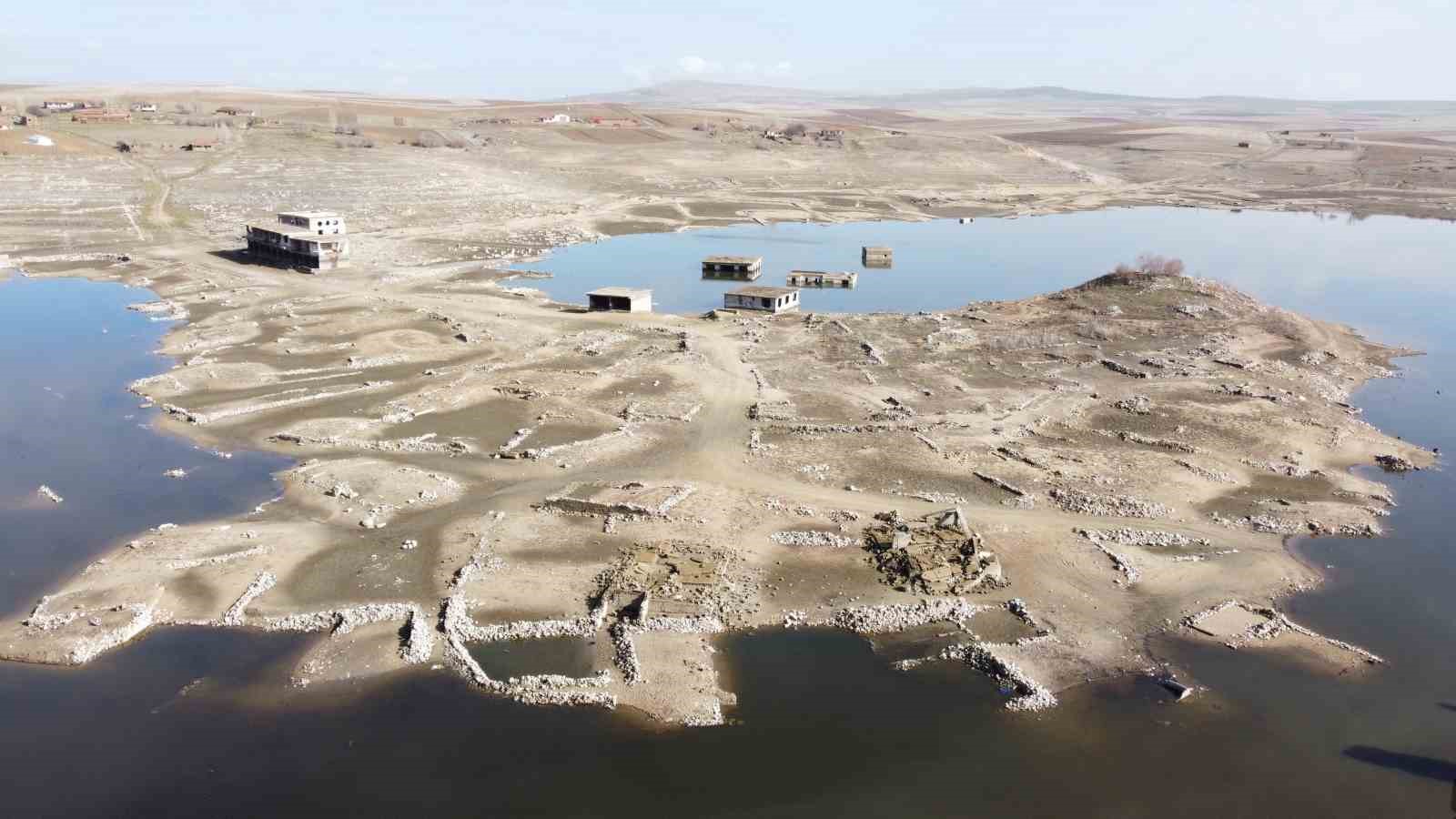 Yozgat’taki Gelingüllü Barajı güldürdü, su seviyesi her gün artıyor
Yozgat’taki Gelingüllü Barajı güldürdü, su seviyesi her gün artıyor