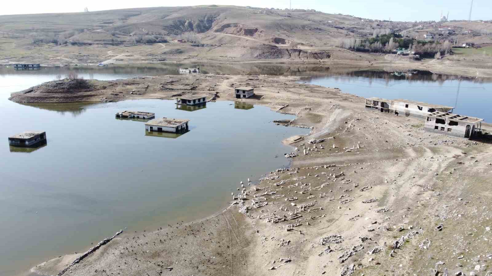 Yozgat’taki Gelingüllü Barajı güldürdü, su seviyesi her gün artıyor
Yozgat’taki Gelingüllü Barajı güldürdü, su seviyesi her gün artıyor
