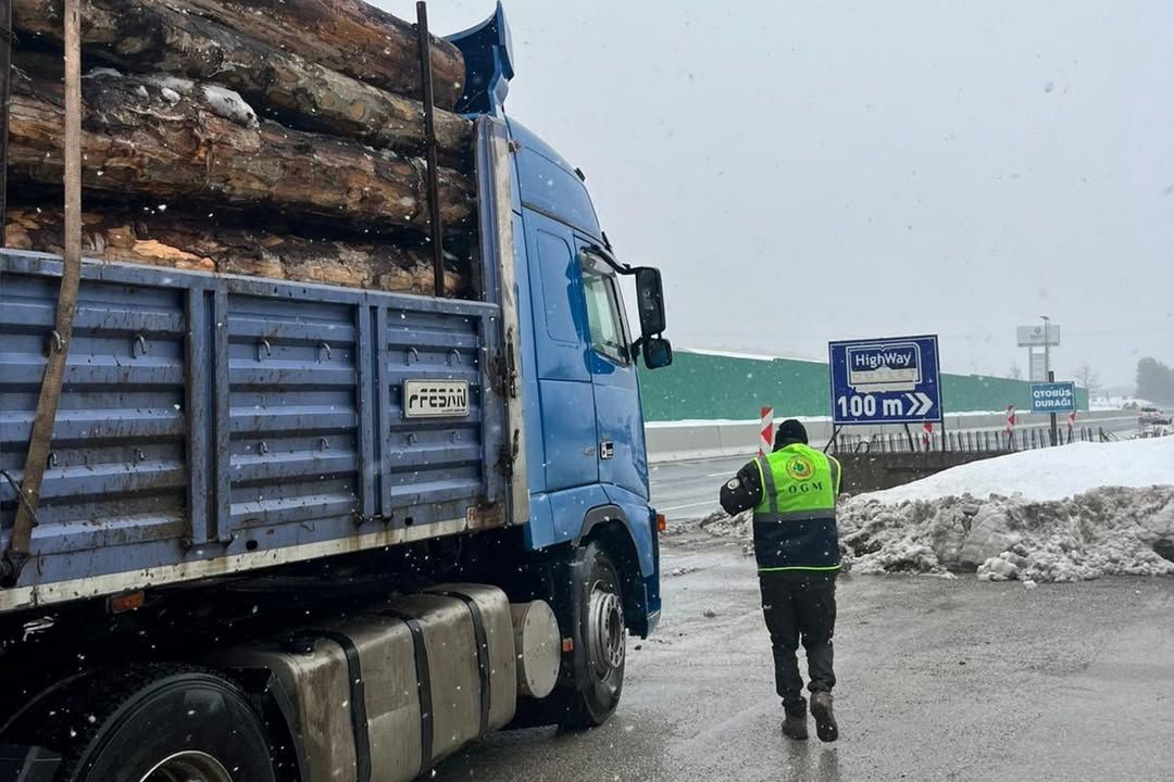 Yüklü araçlar tek tek kontrol edildi

