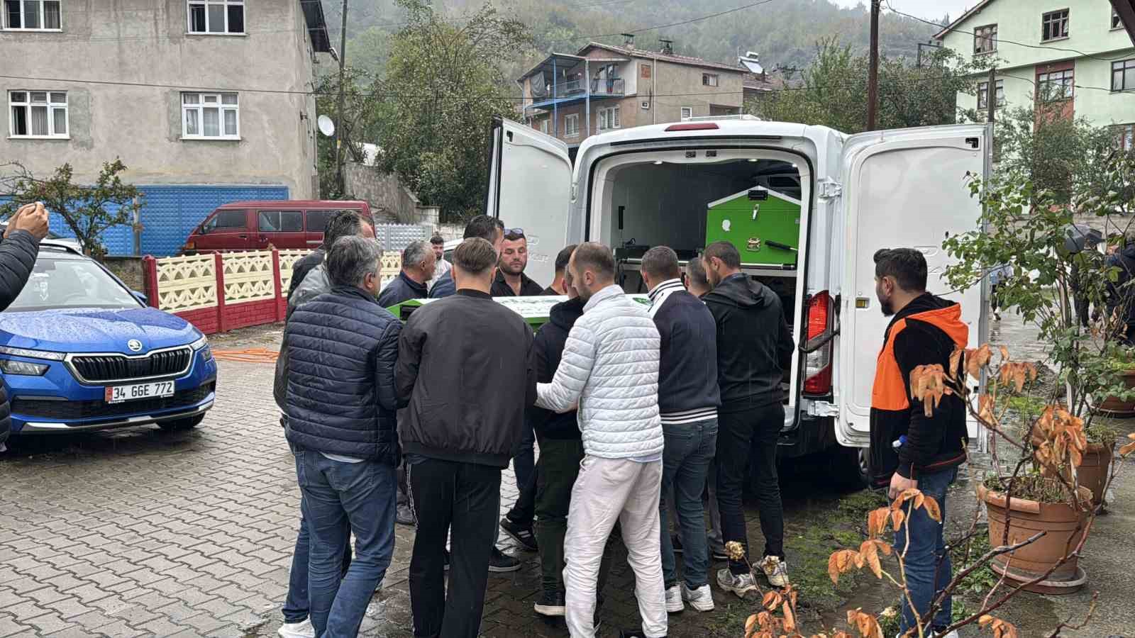 "Yüksek sesle müzik" kavgasında 24 yaşındaki Dilara’nın öldüğü cinayetin sanığı hakim karşısında
