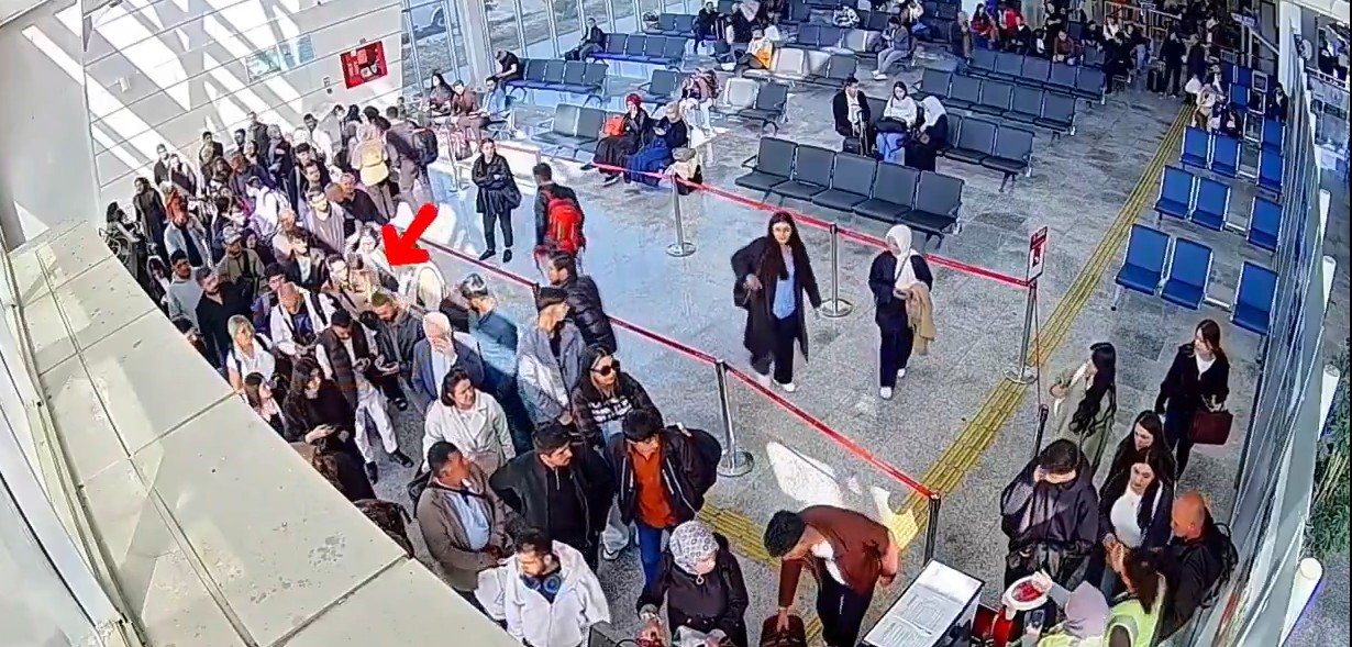 Yüksekova Havalimanı’nda 9 kilo uyuşturucu ele geçirildi: 15 gözaltı
Yüksekova Havalimanı’nda 9 kilo uyuşturucu ele geçirildi: 15 gözaltı