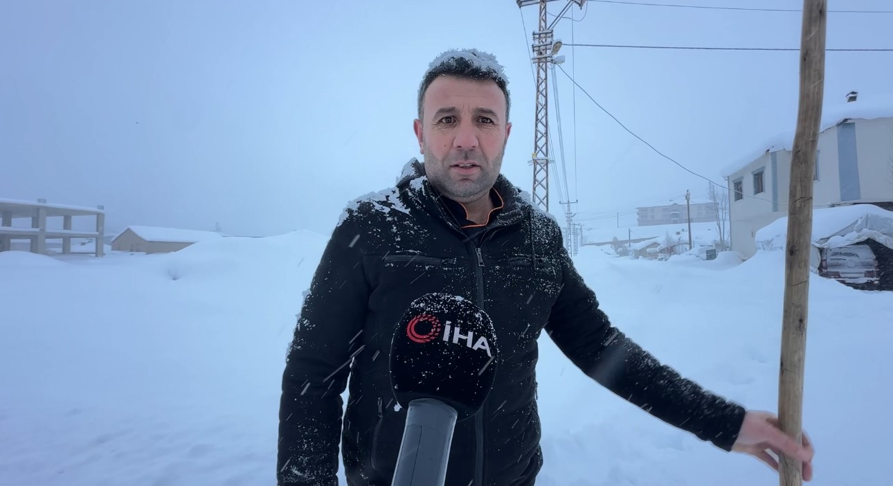 Yüksekova kara gömüldü: Kar kalınlığı yarım metreyi geçti
