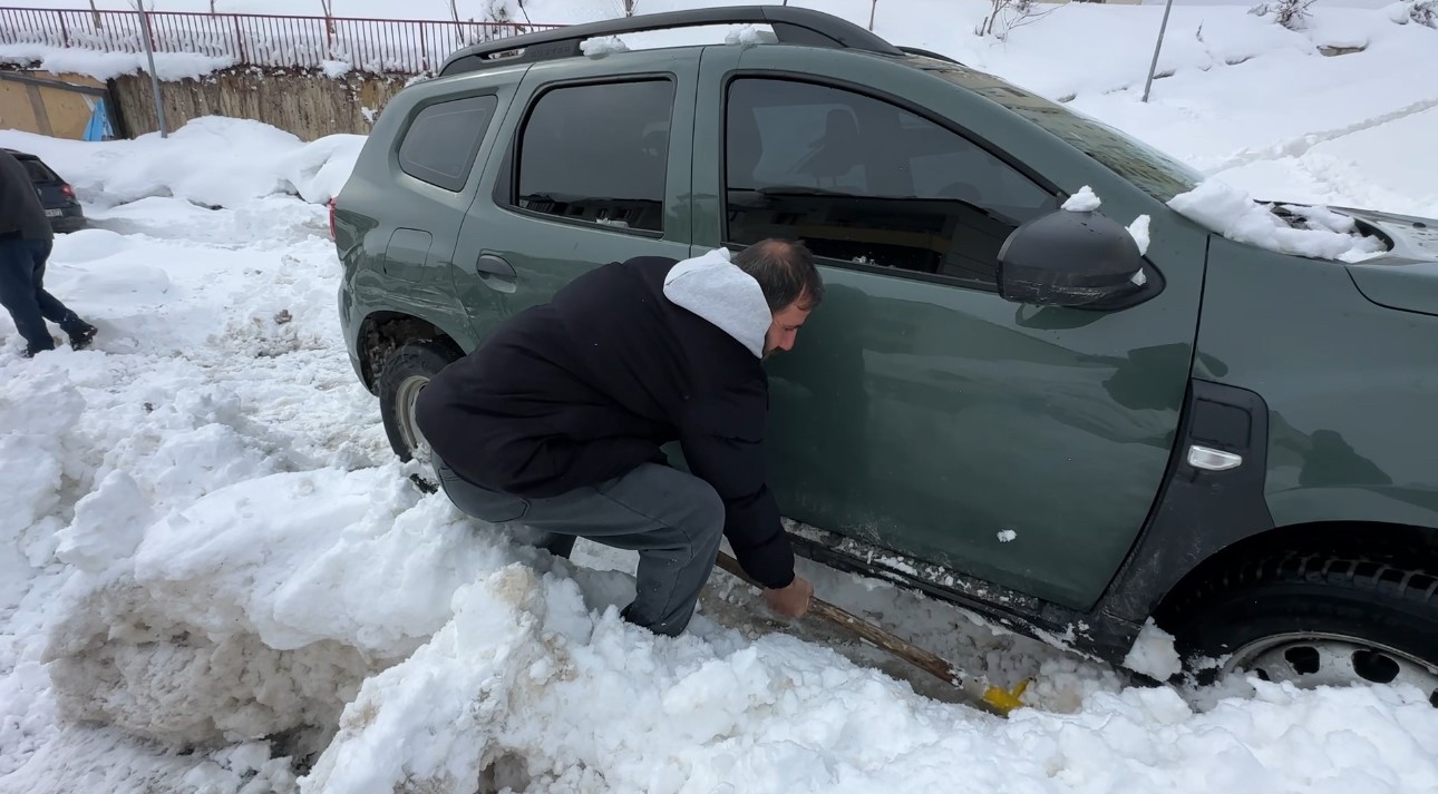 Yüksekova kara gömüldü
