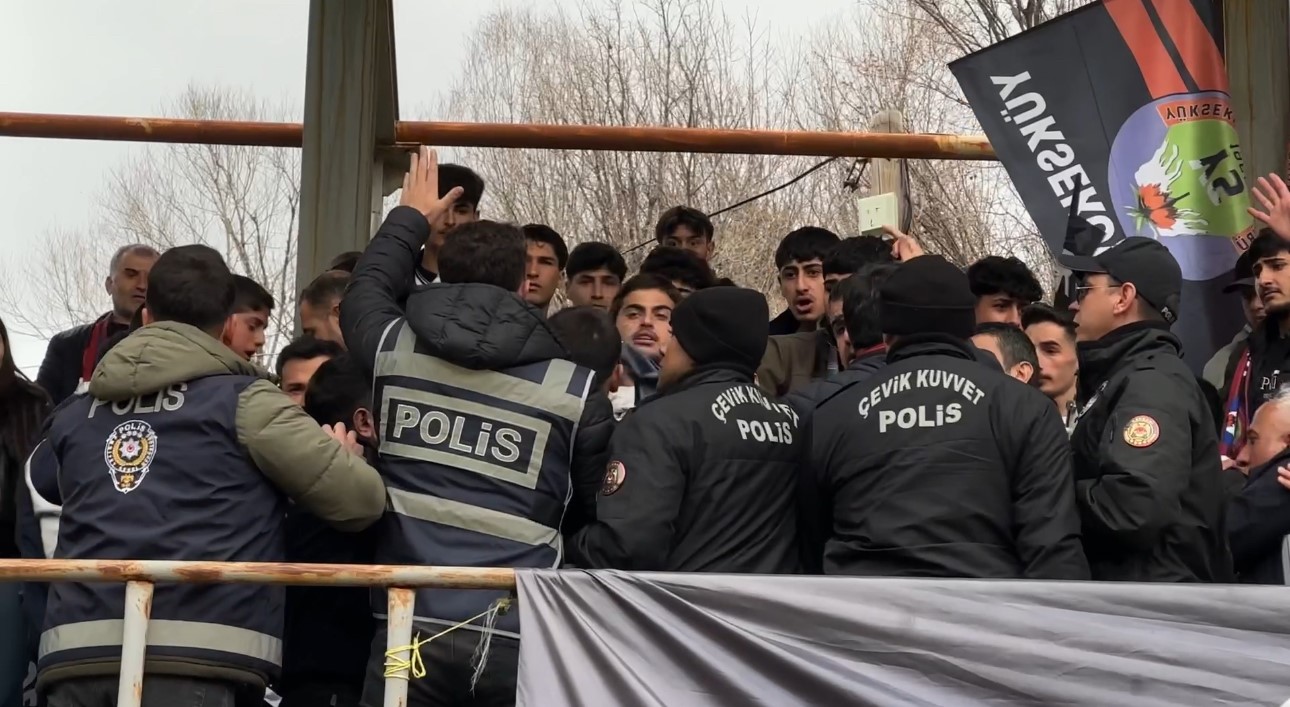 Yüksekova Spor Kulübü - Fenerbahçe gerginlik yaşandı
