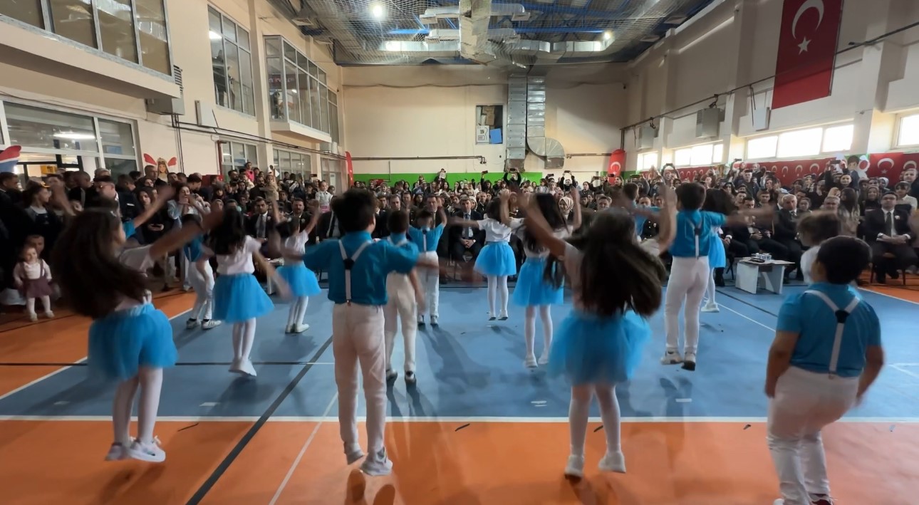 Yüksekova’da 23 Nisan Ulusal Egemenlik ve Çocuk Bayramı kutlandı
