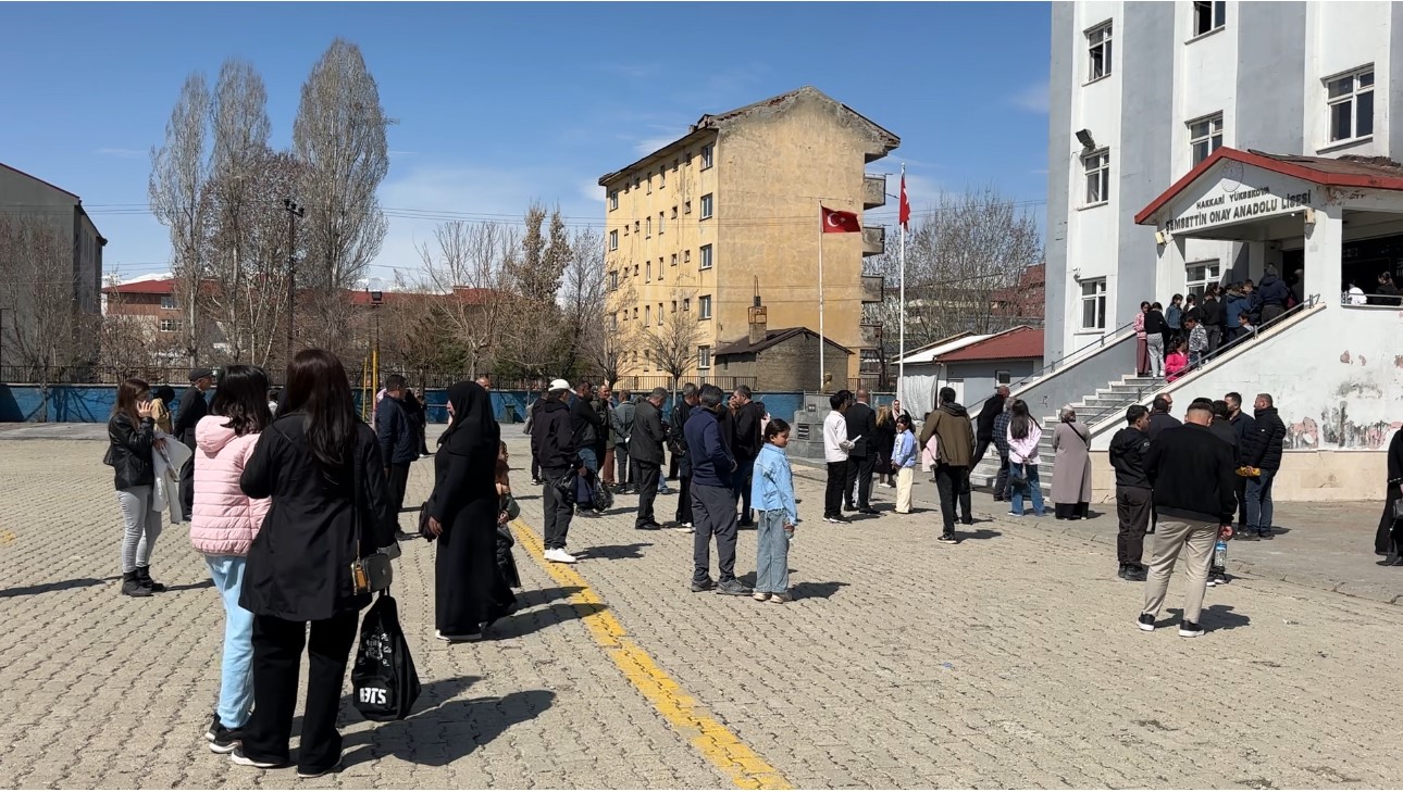 Yüksekova’da 4 bin 69 öğrenci bursluluk sınavı için ter döküyor
