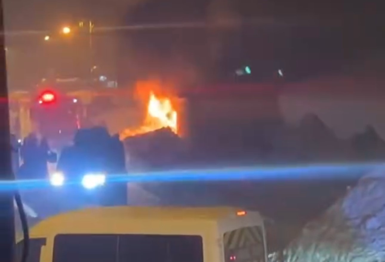 Yüksekova’da çıkan yangın aileyi evsiz bıraktı
