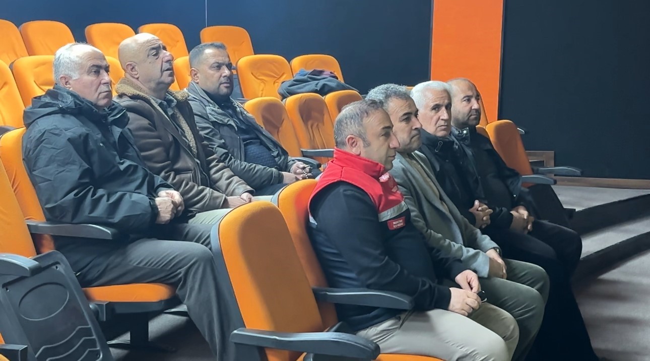 Yüksekova’da hayvan nakliyecileri ve celeplere ’refah’ eğitimi
