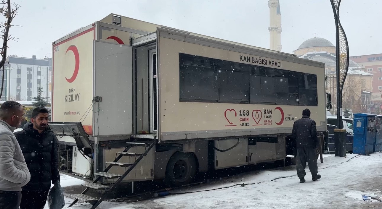 Yüksekova’da "Hedef Sümbül Dağı" kan bağışı kampanyası sürüyor

