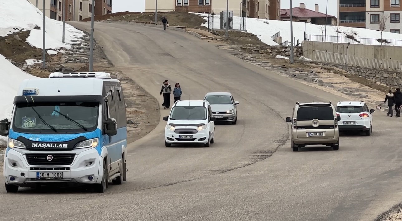 Yüksekova’da heyelan bölgesinde çalışmalar sürüyor
