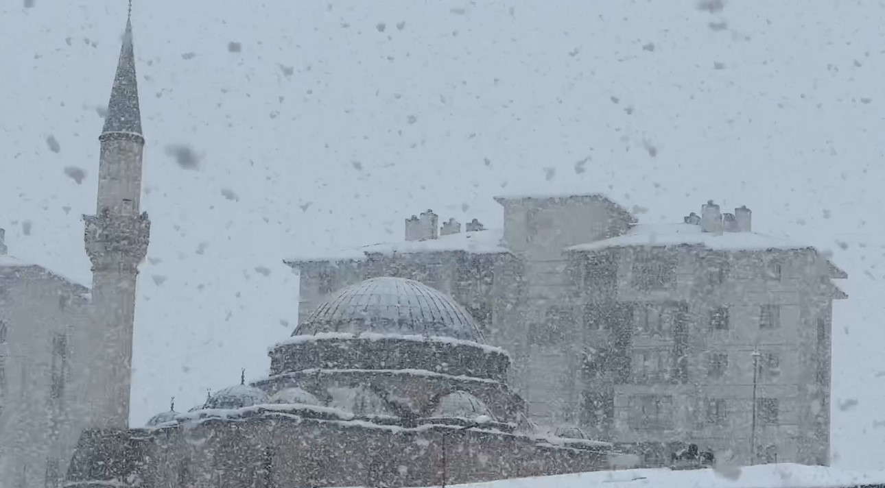Yüksekova’da iki gün içinde mevsim değişti
