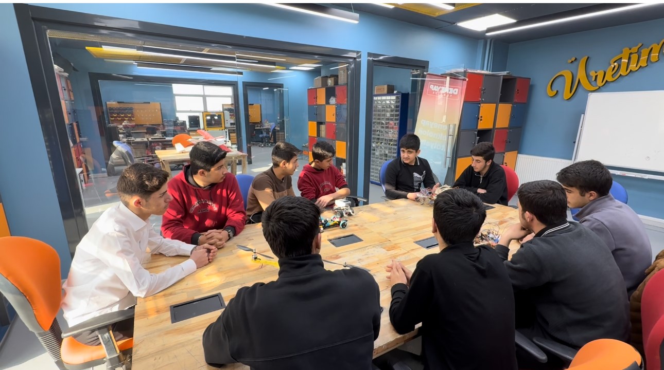 Yüksekova’da ilk robotik takımı ’Bezoar’ İstanbul yolcusu
