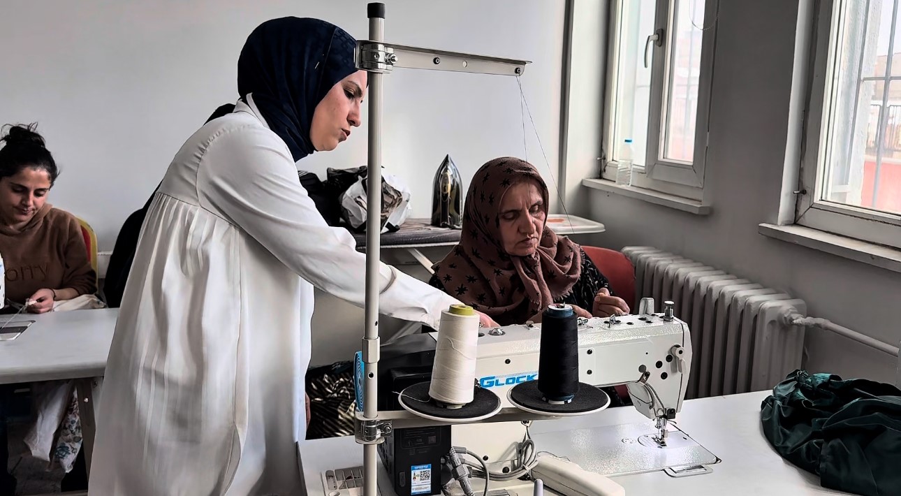 Yüksekova’da kadınlar dikiş-nakış kursuyla hem meslek ediniyor hem sosyalleşiyor
