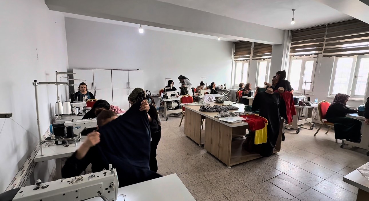 Yüksekova’da kadınlar dikiş-nakış kursuyla hem meslek ediniyor hem sosyalleşiyor
